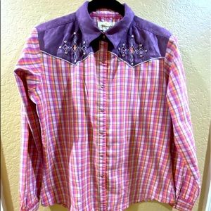 Wrangler women’s button down western shirt